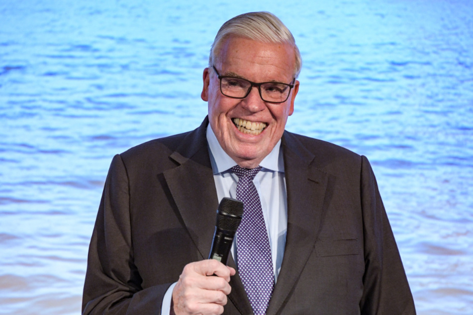 HSV-Investor Klaus-Michael Kühne (82) spricht bei einer Veranstaltung. (Symbolbild)