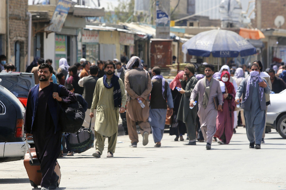 Nach der Machtübernahme der Taliban stecken weiterhin viele Ortskräfte und Afghanen im Land fest. Thüringen will einen Teil davon gern bei sich aufnehmen. (Archivbild)