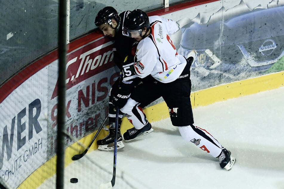 Timo Gleß (29, r.) war als Profi für die Crocodiles Hamburg, den EHC Timmendorfer Strand 06 und den ECDC Memmingen aktiv.