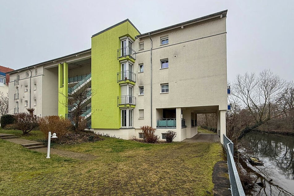 In diesem Leipziger Mehrfamilienhaus wurde die Rentnerin (72) am Dienstagabend überfallen.