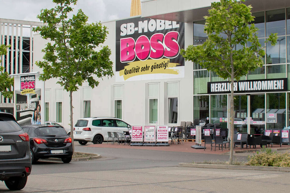 Alle wollen am Freitag zu Möbel Boss in Leipzig! Das ...