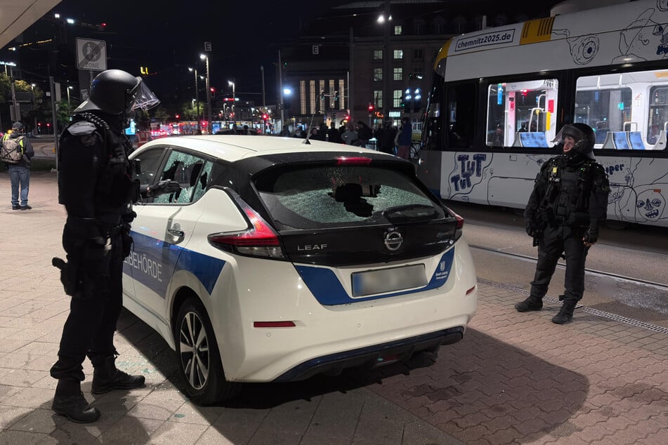 Die Polizei ist am späten Montagabend noch im Einsatz.