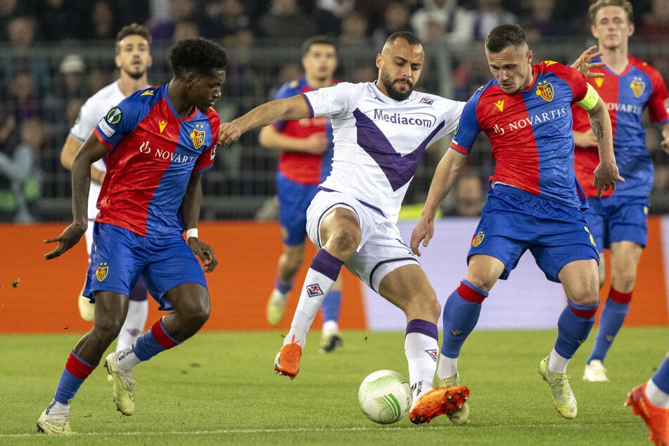 Taulant Xhaka (r.) spielt seit 2013 beim FC Basel und absolvierte satte 406 Partien für den Klub.