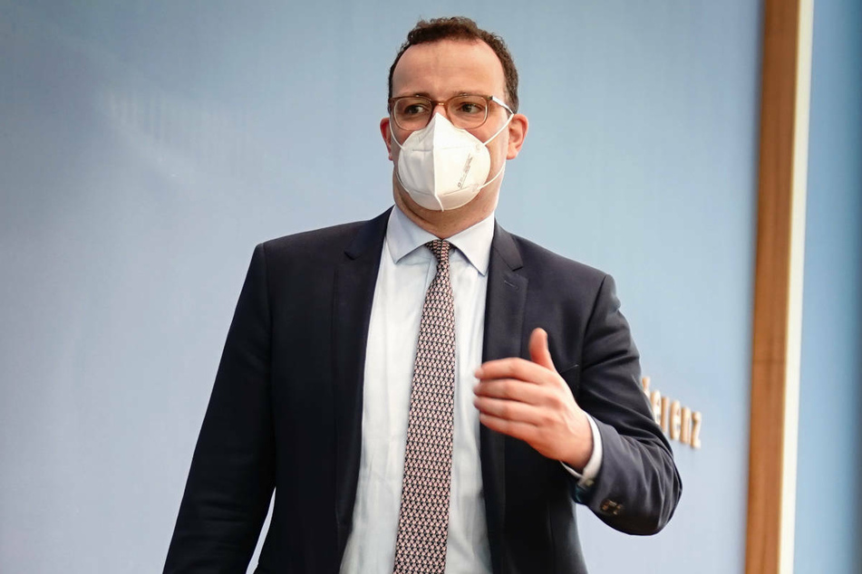 Bundesgesundheitsminister Jens Spahn (40, CDU) appellierte am Freitag an die Länder, die vereinbarte "Notbremse" bei hohem Infektionsgeschehen konsequent anzuwenden.
