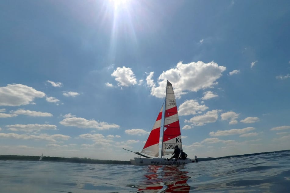 Der Mann kam vermutlich beim Segeln auf dem Bodensee ums Leben. (Symbolbild)