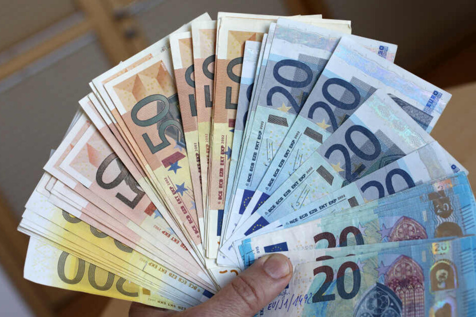 Statt Geld oder Falschgeld zu ergaunern, wurden die falschen Polizisten verhaftet.