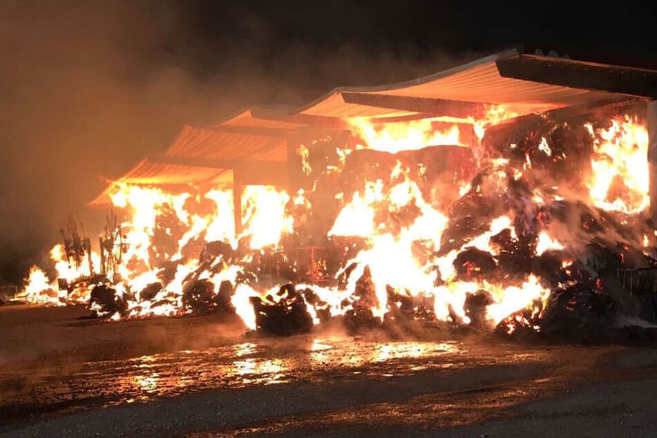 Die Heu brannte wie Zunder, die ganze Scheune stand in Flammen.