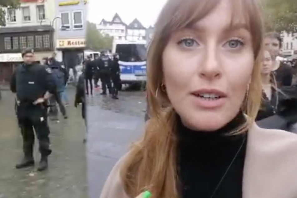 Eine Sprecherin der Demo übertrug die Aktion der Aktivisten live bei Facebook.