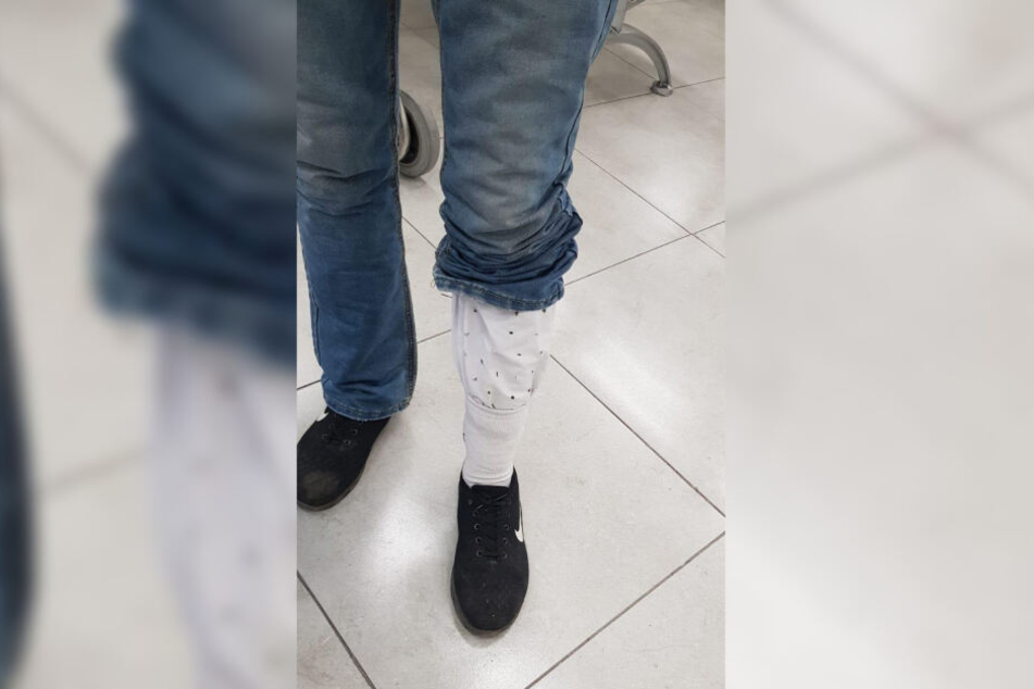 In seiner Hose versteckte sich dieses Netz, in dem die Vögel waren.