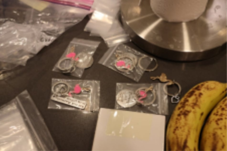 Für seine Drogen hatte der Professor eigens Merchandise parat.