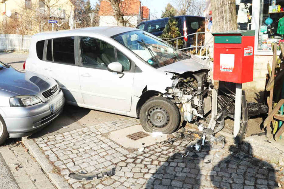 Auf der Boltenhagener Straße sind am Dienstagvormittag zwei Autos zusammengestoßen.