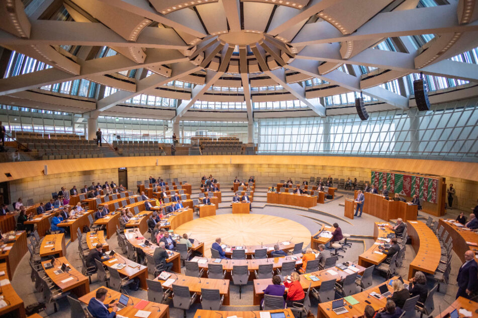 Bis kommenden Samstag (18. November) bietet der NRW-Landtag Platz für 191 junge Menschen.