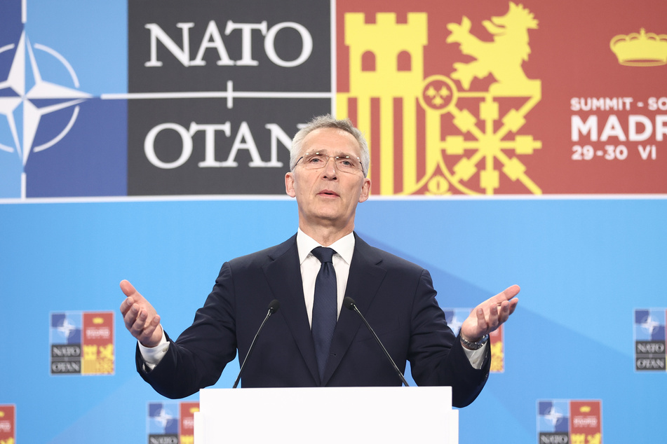 "Der brutale Krieg von Präsident Putin gegen die Ukraine ist absolut inakzeptabel", sagte Nato-Generalsekretär Jens Stoltenberg (63) am Donnerstag zum Abschluss des Nato-Gipfels in Madrid.