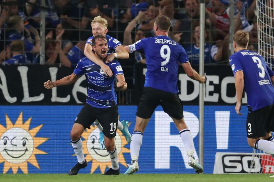 Manuel Prietl feiert seinen Treffer zum 1:1-Unentschieden.
