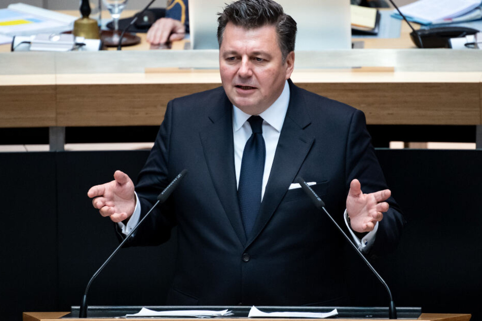 Andreas Geisel (SPD), Berliner Innensenator, spricht bei der Plenarsitzung im Berliner Abgeordnetenhaus.