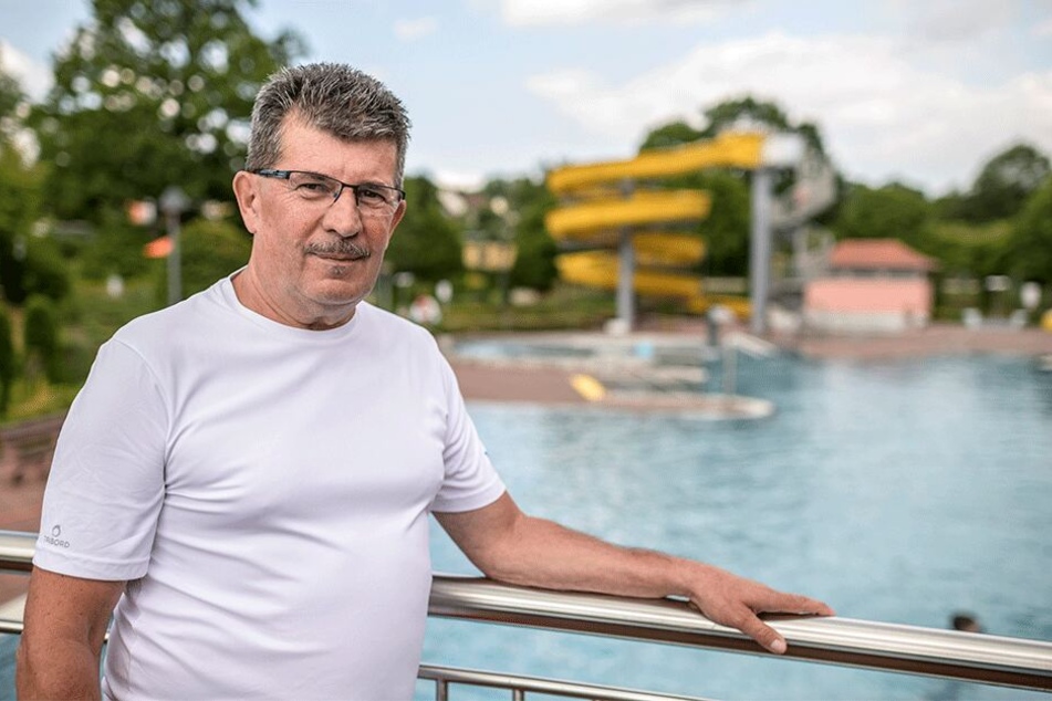 Letzte Freibadsaison: Schwimmmeister Lutz Müller (65) verabschiedet sich nach 44 Jahren in den wohlverdienten Ruhestand.