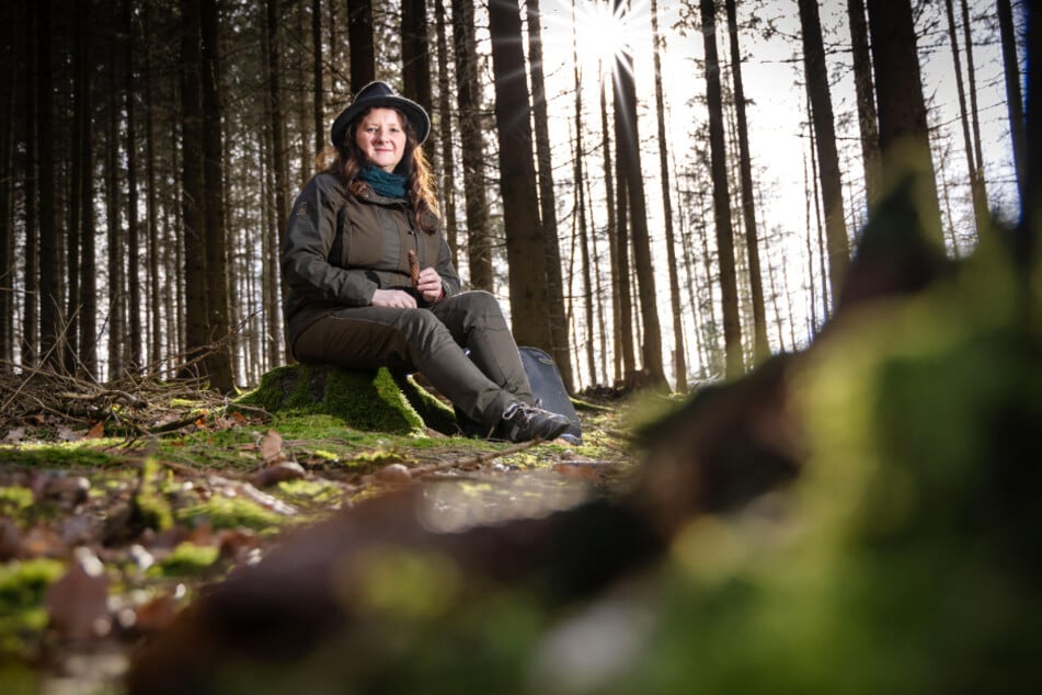 Kornelia Schneider (52) bietet seit gut zwei Jahren Kurse zum Waldbaden in Einsiedel an.
