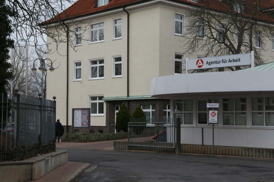 Die Frau war nur kurz an der Arbeit gewesen, wurde dann nach Hause geschickt.