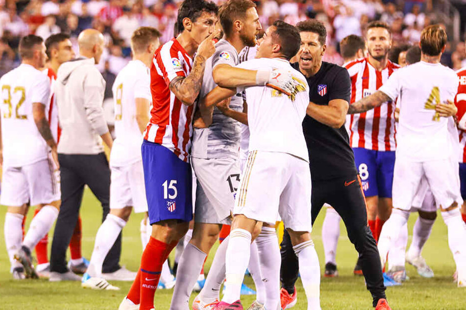 Während des Duels zwischen Real und Atletico kam es zu hitzigen Szenen. Carvajal und Diego Costa wurde beide vom Platz gestellt.