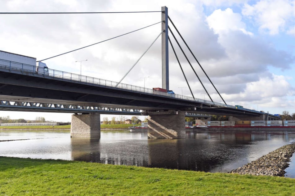 Die Arbeiten an der Rheinbrücke erfolgen im laufenden Verkehr.