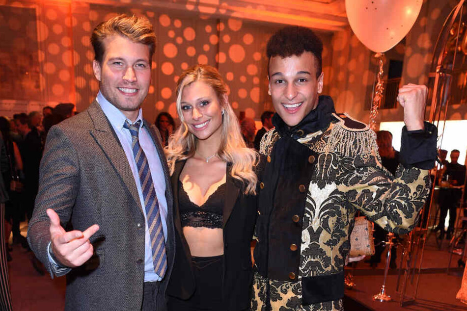 Raúl Richter (links), dessen Freundin und Prince Damien (rechts) feierten auf der "Movie meets Media"-Party.