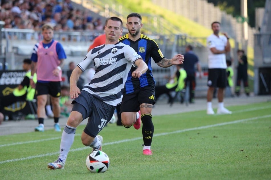 Da lief er noch rund: Sandhausen Jonas Weik (24, v.) verletzte sich in der Schlussphase gegen Saarbrücken und hielt bis zum Abpfiff durch.