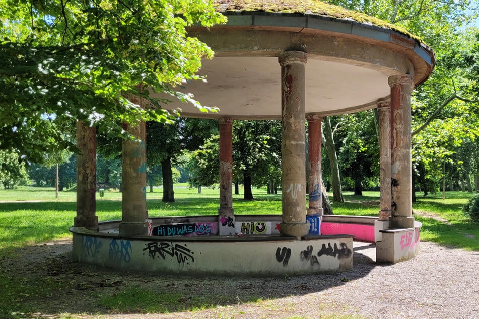 Heute erinnert im Park auf der Meusdorfer Höhe nur ein Pavillon an den ehemaligen Ballsaal.