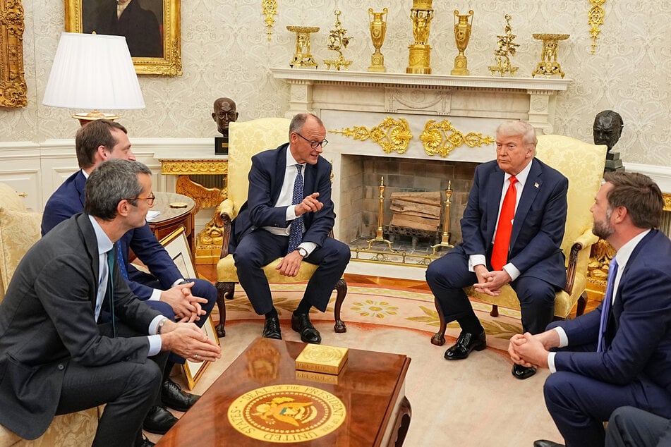 Die Pressekonferenz zwischen US-Präsident Donald Trump (78, r.) und Kanzler Friedrich Merz (69, CDU, l.) verlief glücklicherweise ohne Eklat.