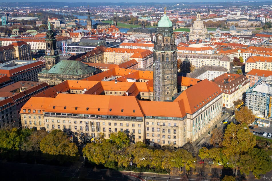 Durch die PV-Module wird das Rathaus über das Jahr gerechnet schätzungsweise 17 Prozent seines Strombedarfs decken.