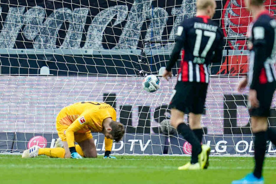 Keine Chance für Felix Wiedwand beim 0:1: Wout Weghorst hatte den Schuss von Maxi Arnold unhaltbar abgefälscht.
