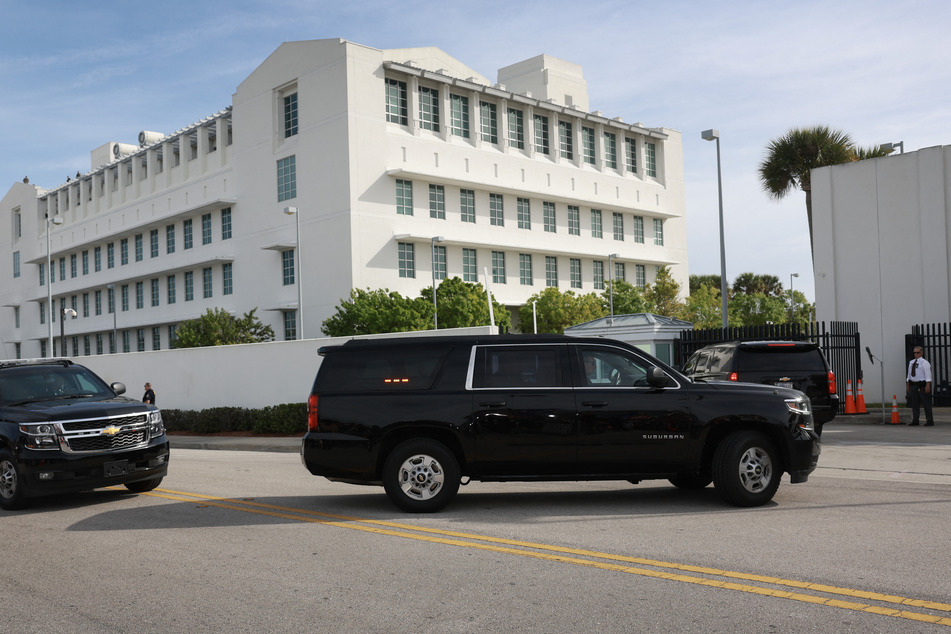 Donald Trump arrives at Florida courthouse for crucial classified documents hearing