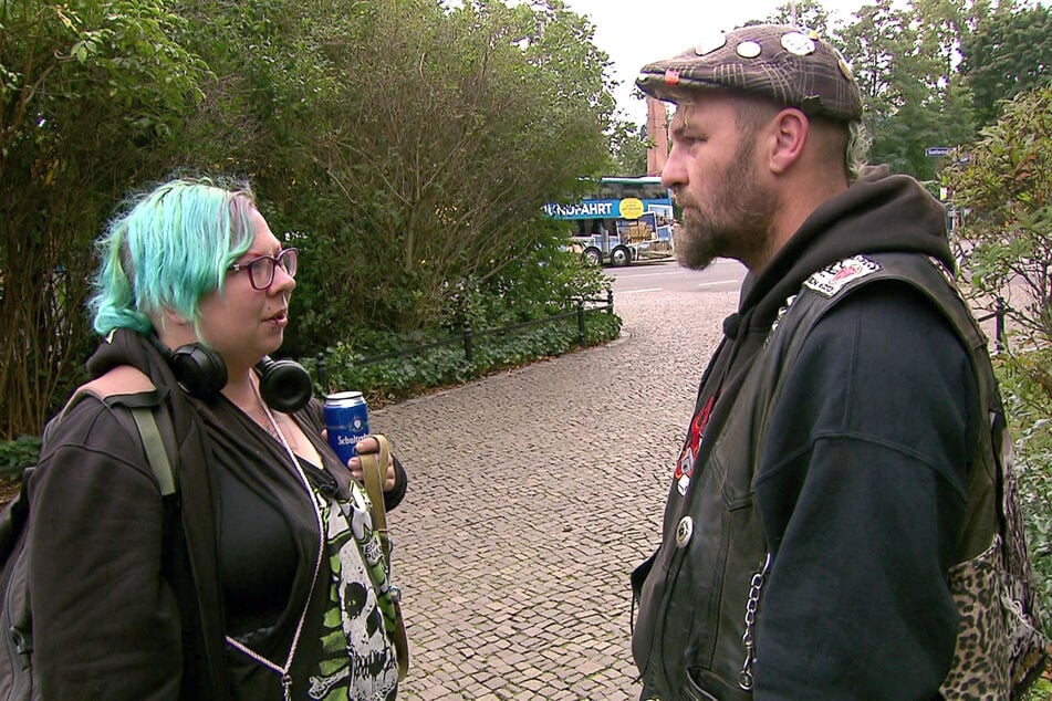 Lausi (34) und Paddy (42) sehen sich seit längerer Zeit in Leipzig wieder.