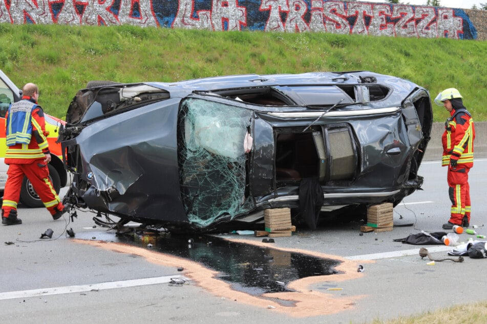 Auf der A7 nördlich von Hamburg hat sich am Samstag ein Auto überschlagen. Drei Personen sollen dabei verletzt worden sein.