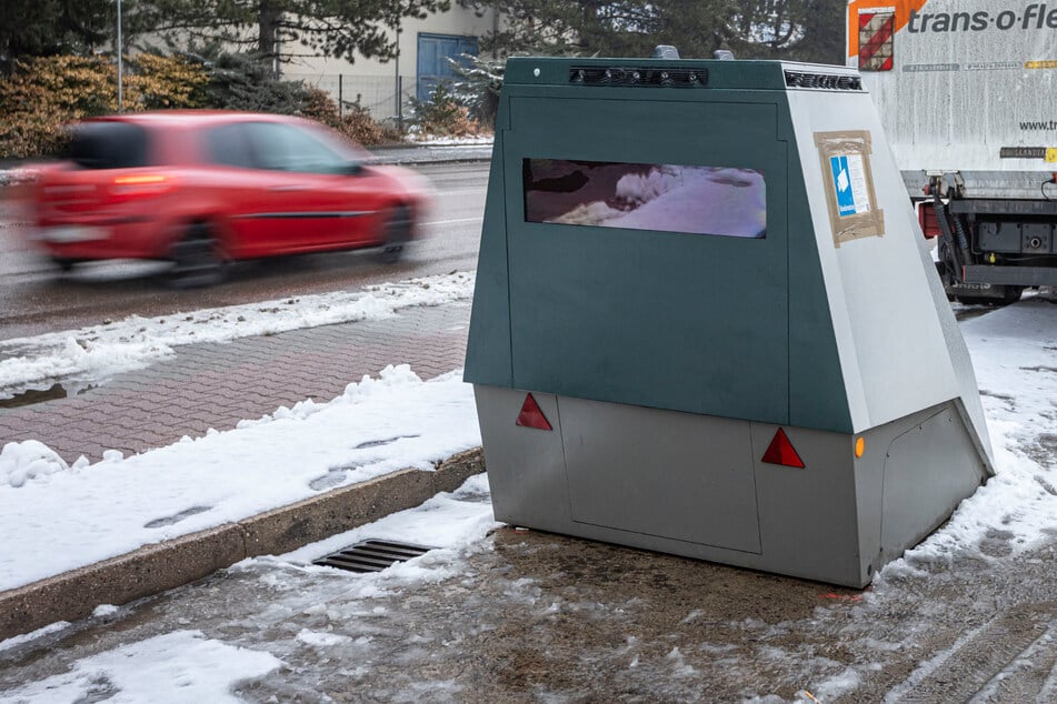 Es blitzt und blitzt und blitzt auf der Heidenauer Hauptstraße.