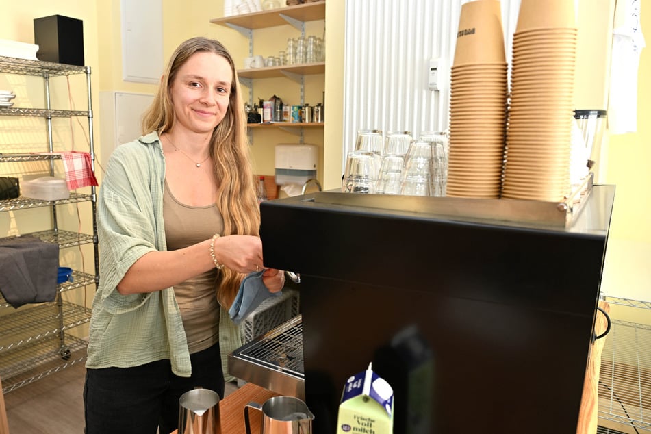 Christina hat vorher bereits als Barista gearbeitet und ist ein Profi in "Latte Art".