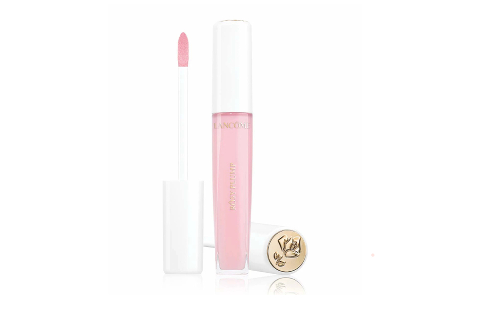 Roséfarbene Lippen mit Glanzeffekt: der LANCÔME L'Absolu Lip Plumper für vollere Lippen.