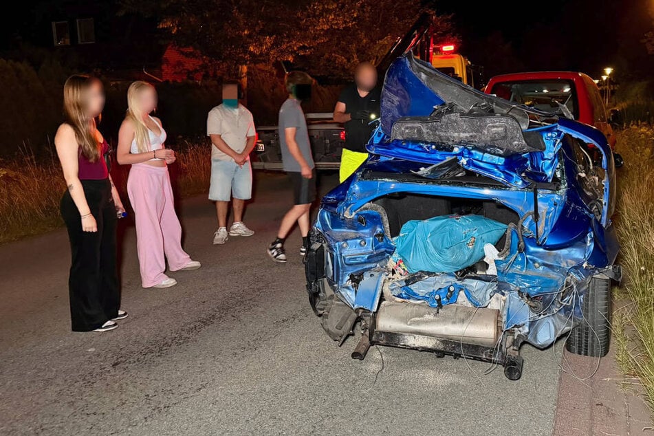 Mercedes-Fahrer missachtet Stoppschild: Sechs Verletzte bei Crash in Brandenburg