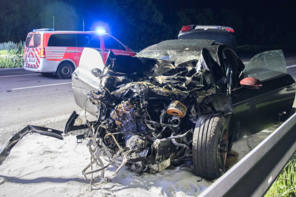 Der BMW wurde komplett zerstört.