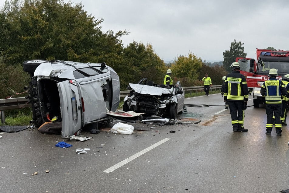 Bei dem Frontalunfall auf der B16 wurde ein Mann getötet, zwei Frauen erlitten lebensgefährliche Verletzungen.