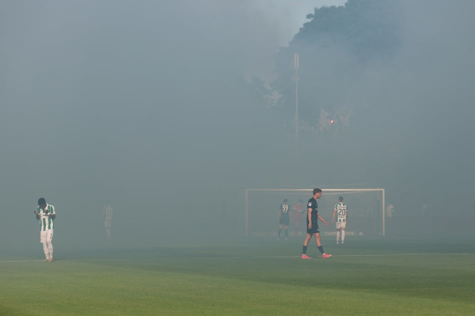Münster-Fans haben ordentlich gezündet.