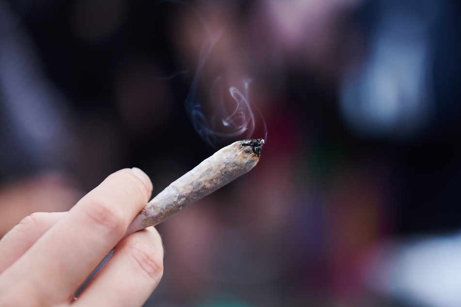 Ab dem 1. April wird der Konsum und Besitz von 25 Gramm Cannabis in der Öffentlichkeit legal. (Symbolbild)