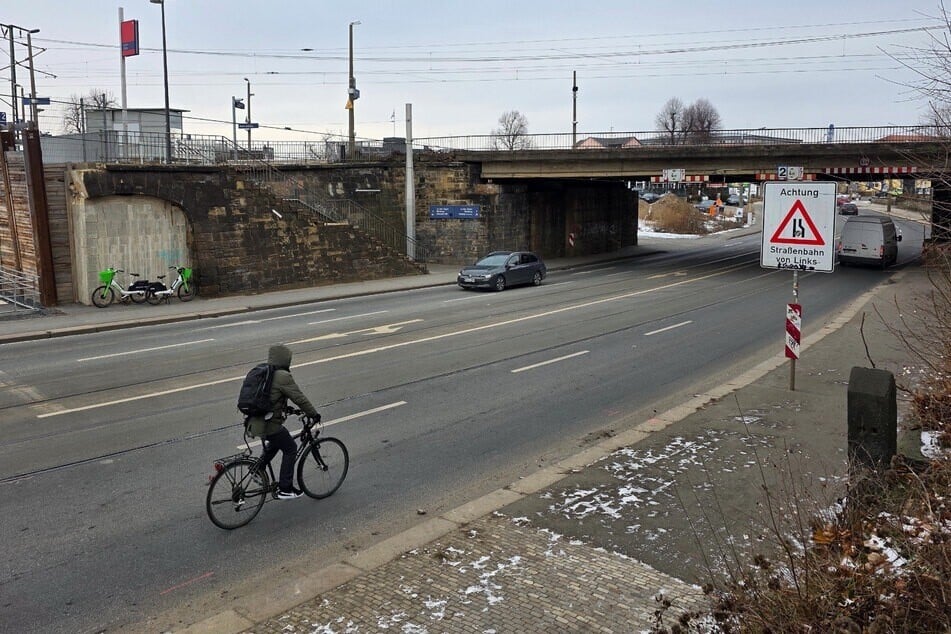 Die Eisenbahnbrücke an der Hamburger Straße wird erneuert.