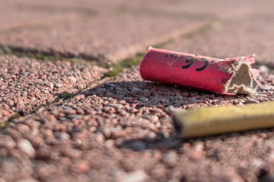 Der erste Böller explodierte noch erwartungsgemäß, der zweite wurde dem 33-Jährigen dann zum Verhängnis (Symbolbild).