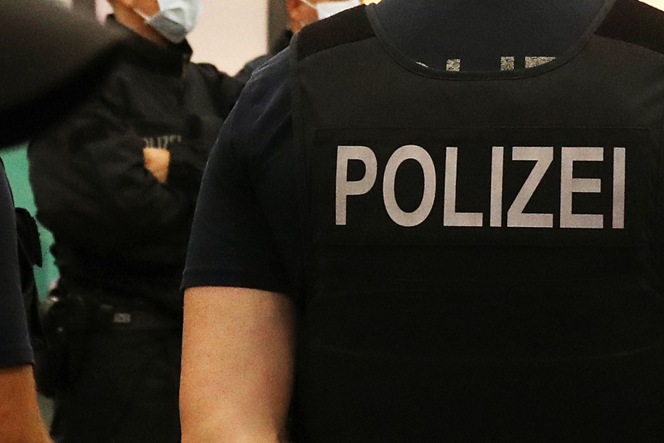 Die Bundespolizei bekam von einem Zeugen ein Video und ermittelt zu der Schlägerei in Mühlheim. (Symbolbild)