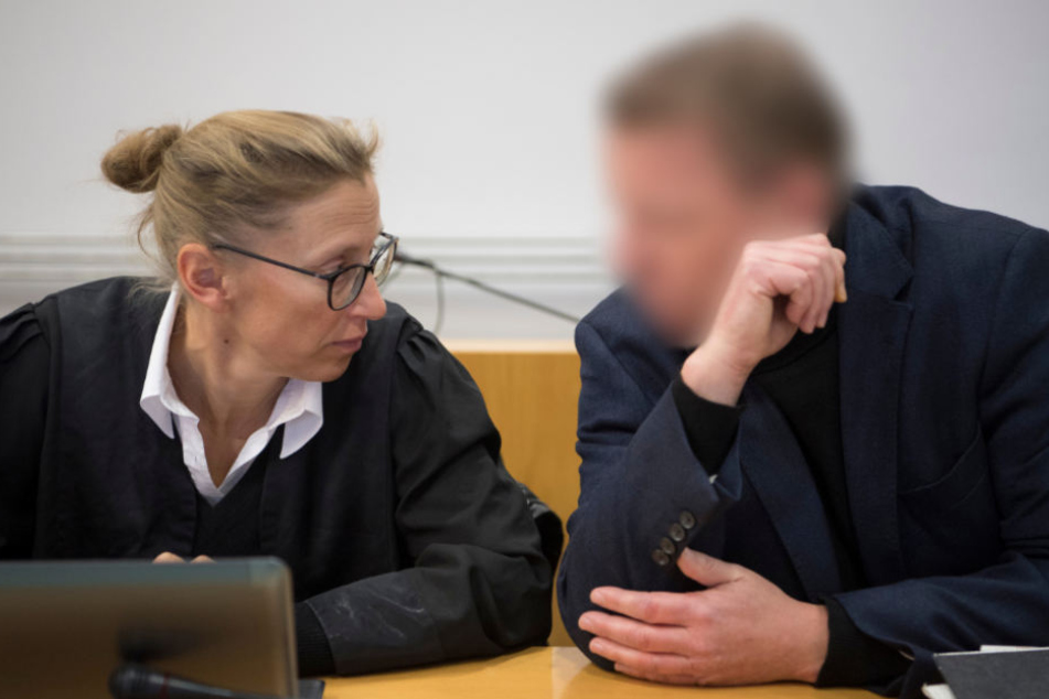 Die Frau hockte in der Badewanne, als sie mit Spiritus übergossen und angezündet wurde.