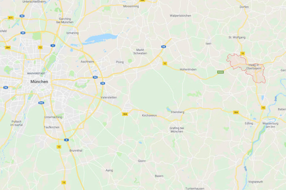 In der Nähe von Haag in Oberbayern hat sich ein Unfall mit schrecklichen Folgen ereignet.