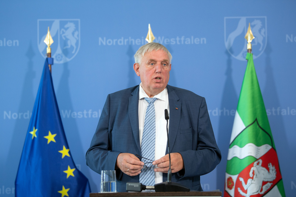 NRW-Gesundheitsminister Karl-Josef Laumann bei einer Pressekonferenz.