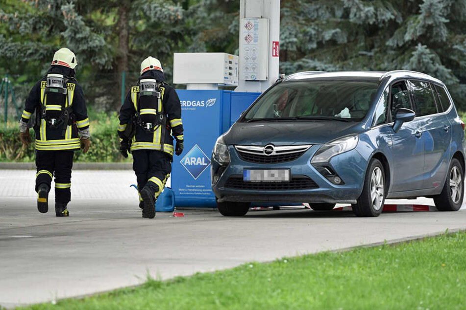 Über eine Stunde musste die Tankstelle gesperrt werden.