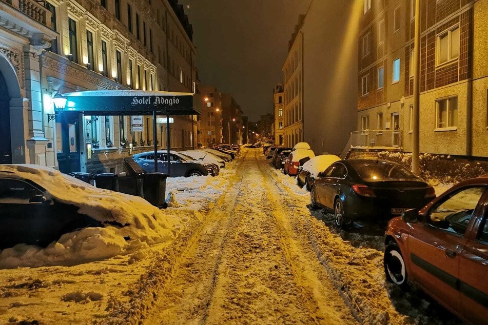 In den Nebenstraßen wird das Autofahren noch zu einem gefährlichen Unterfangen.