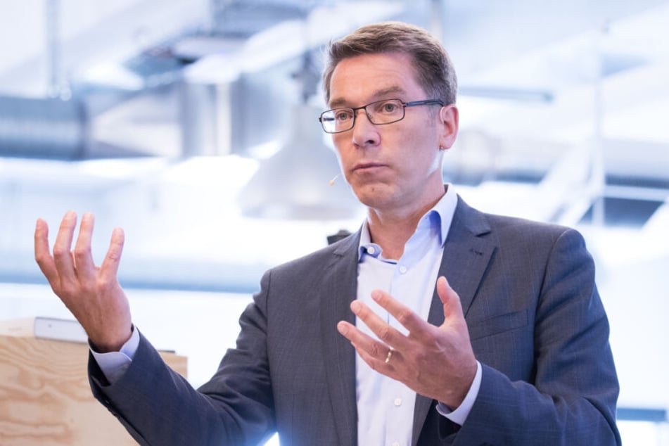 Alexander Birken, Vorstandsvorsitzender der Otto Group, will den Handels- und Dienstleistungskonzerns in eine klimaneutrale Zukunft führen. (Archivbild)